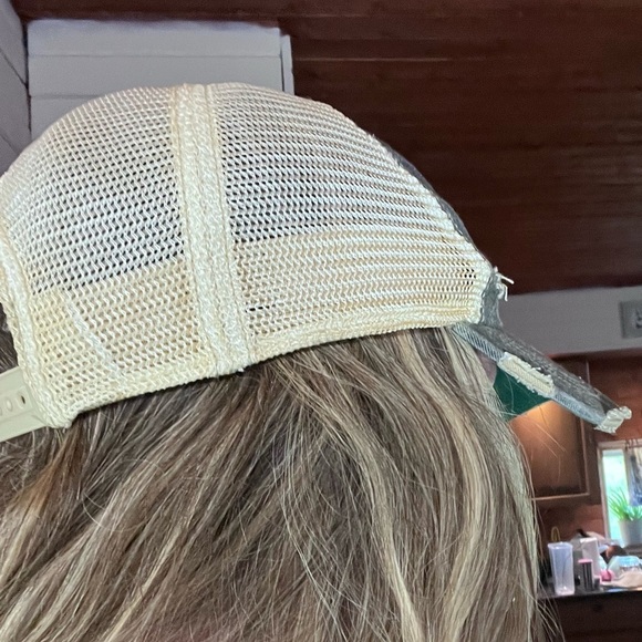 Woman’s hat - Picture 2 of 6